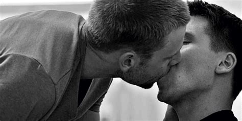Pin On Guys Kissing
