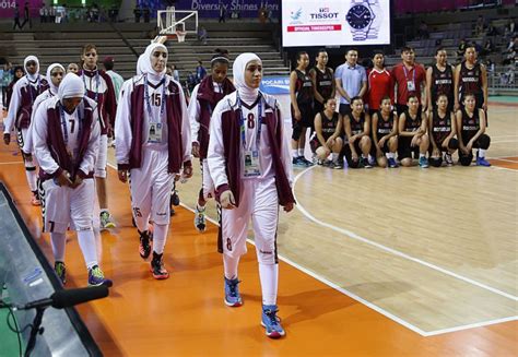 Polwan berjilbab di indonesia akhirnya dilegalkan sejak 25 maret 2015 kemarin. Seragam Basket Wanita Muslim