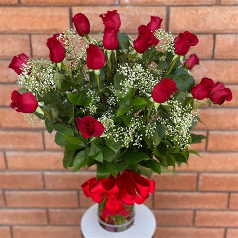Ecuadorian Long Stem Red Roses Vase In San Diego Ca House Of Stemms