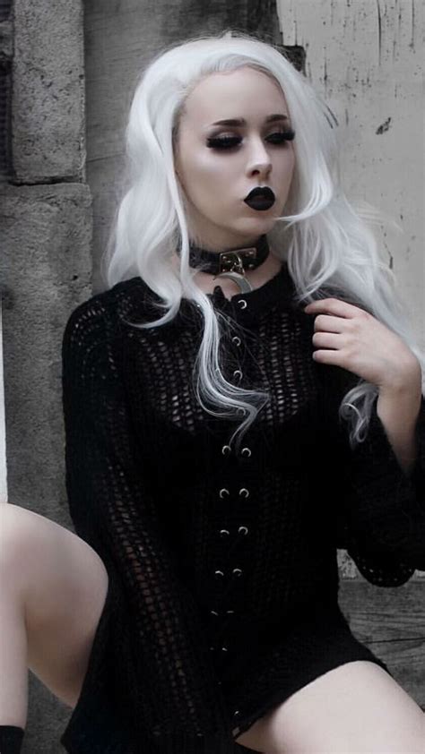 Pin By Ryan Killeleagh On My Favorite Goth Pics And Fashion Curvy Goth Gothic Girls Fashion