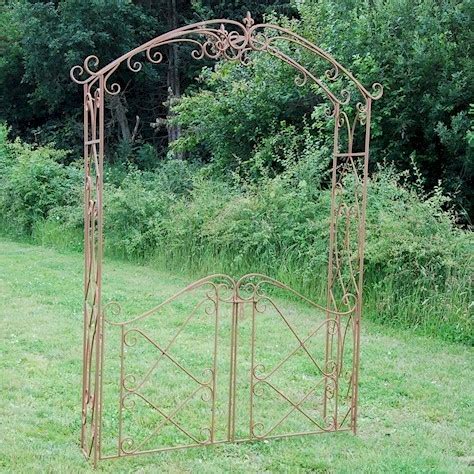 Can you salvage antique iron gates and fencing? Vintage Rusty metal garden gates arch - Homegenies