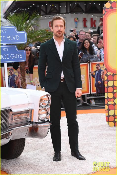 photo ryan gosling and russel crowe goof off at the uk premiere of the nice guys 12 photo