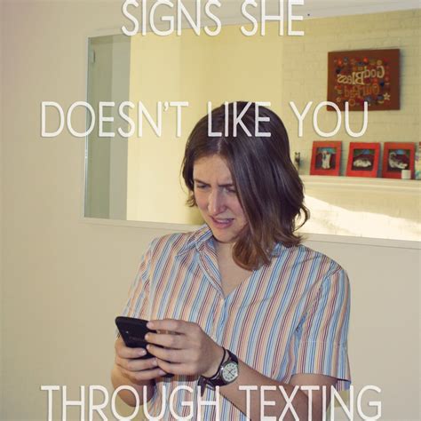 signs she doesn t like you through texting pairedlife