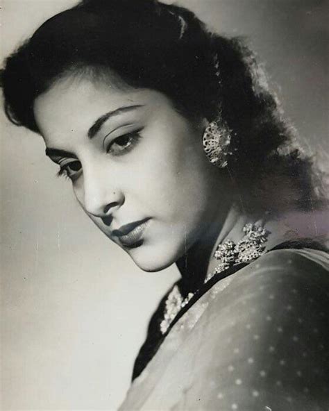 Pin On Nargis Retro Bollywood Old Film Stars Vintage Bollywood