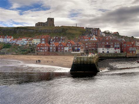 Whitby Harbour Tate Hill Pier © David Dixon Cc By Sa20 Geograph