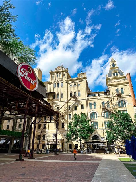 An Honest Guide To The Most Breathtaking Hotels On The Riverwalk In San