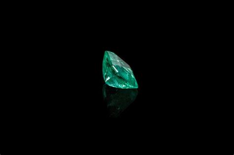 Premium Photo Macro Mineral Emerald Gemstone Faceted On Black Background