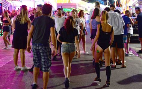 drinkers are ignoring the new magaluf bans brought in after girl gave head to 24 men metro news