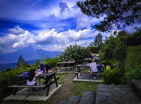 Menyesap Kopi Hangat Di Kaki Gunung Ungaran