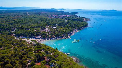 Stadt biograd na moru ist ein beliebtes touristenziel mit einer reichen geschichte und hat etwa 5 500 einwohnern. Strand Soline, Biograd na Moru