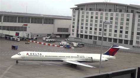 Delta Airlines Md 88 Start Up Md 88 Arriving Detroit Metro Airport