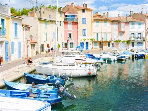10 Beautiful Towns You Need To Visit In The South Of France Hand