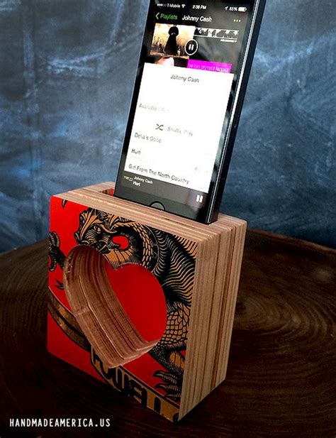 Make a rockin' customizable speaker for you and your friends to enjoy with just a few household items! 20+ Cool and Simple DIY iPhone Speaker Ideas - Hative