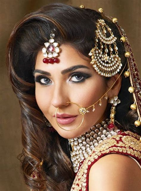 Foto Bridal Hair Buns Bridal Hair And Makeup Hair Makeup Indian