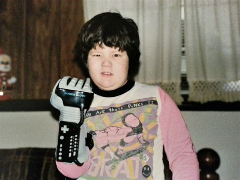 The power glove gained public attention due to its early virtual reality mechanics and significant marketing. Управляй дроном с помощью Nintendo Power Glove - Shazoo