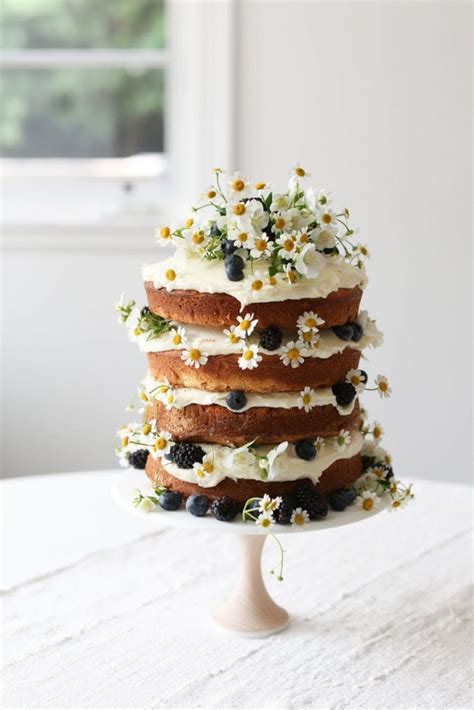 Daisy Wedding Ideas To Inspire You Cakes Bouquets Decor More