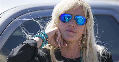 Florida Algae Crisis Activist Erin Brockovich Coming To Fort Myers