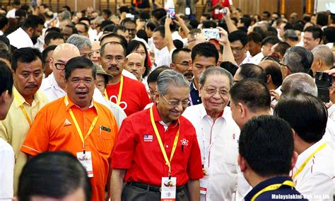 Apakah kerana orang melayu datang dahulu kemudian orang cina dan kemudian india? Mahathir senaraikan bukti DAP bukan parti Cina