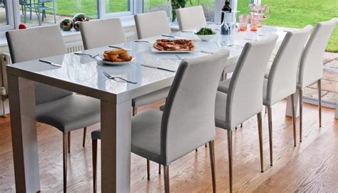 extending dining table   seats dining