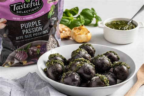 Purple Passion™ Steamed Potatoes With Roasted Garlic Pesto
