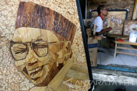 Kerajinan Lukisan Pelepah Pisang Antara News Jawa Timur