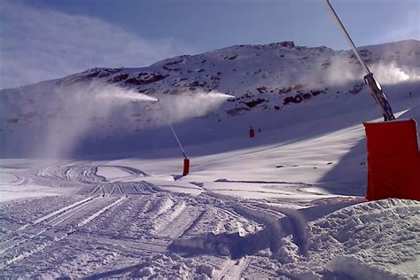 A combination of enviable snow cover. Damage Tignes - Entretien des pistes de ski