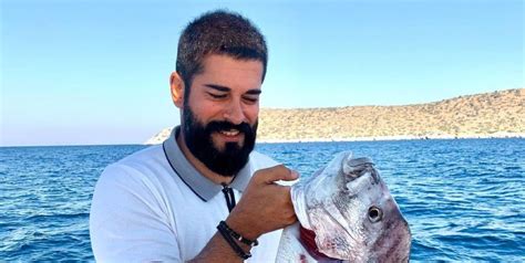 Burak Özçivit Sale A Pescar Y Sorprende Al Pequeño Karan