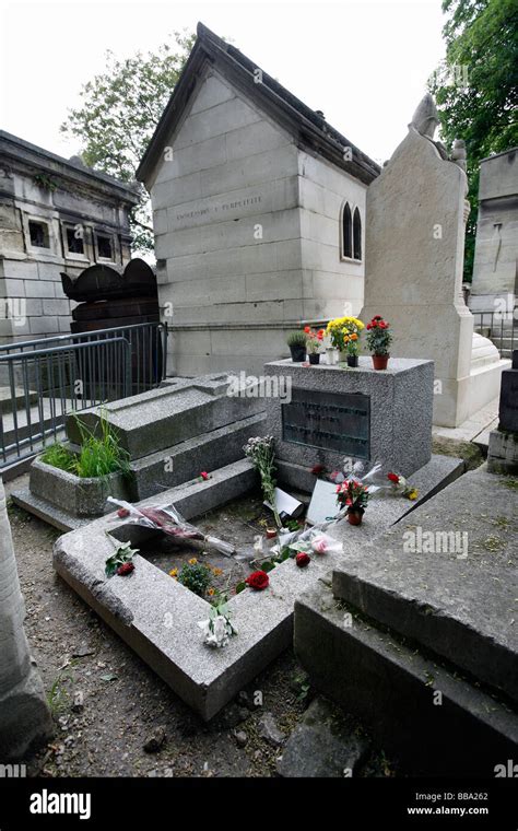 La Tombe De Jim Morrison Cimetière Du Père Lachaise Paris Photo Stock