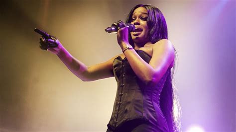 Us Rapper Azealia Banks Sparks Controversy After Apparently Digging Up