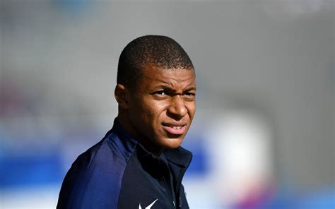 He grew up in a family of sportsmen: Download wallpapers Kylian Mbappe, France, French footballer, PSG, Paris Saint-Germain for ...