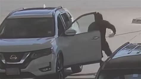 Purse Snatchers Caught On Video Stealing From Woman In West Houston Parking Lot Abc13 Houston