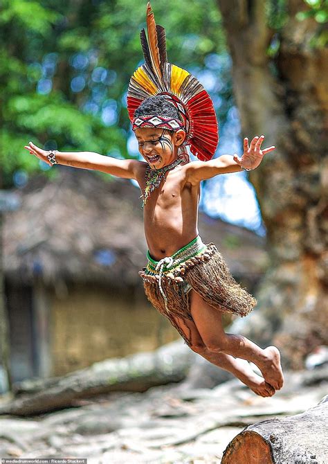 Incredible Photographs Of Brazilian Rainforest Tribes Rainforest Tribes Amazon Tribe
