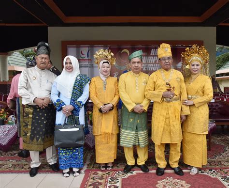 Gambar Pakaian Adat Melayu Riau Koleksi Adat Istiadat