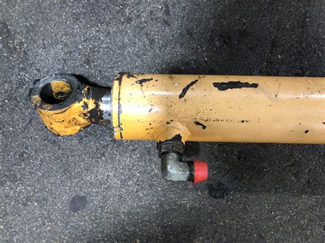 Mustang 2040 Hydraulic Cylinder For Sale