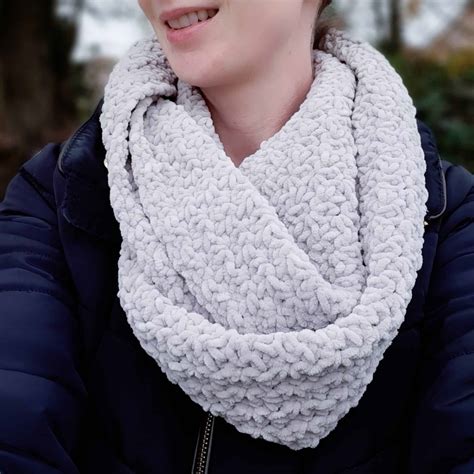 Chunky Crochet Infinity Scarf Free Pattern And Video Ned And Mimi