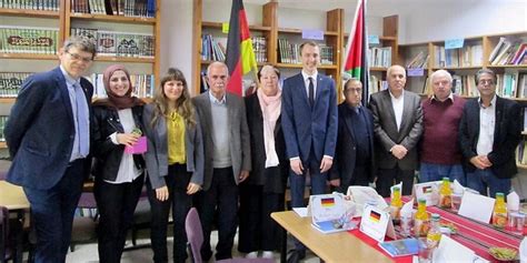In neukölln zogen als solidaritätsbekundung mit den palästinensern am sonntag rund 500 menschen auf die straße. Arbeitskreis Palästina: Menschen aus Brühl und Palästina ...