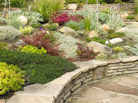 Wo kann ich findlinge gunstig kaufen wer bietet erratiker zum. Gartengestaltung mit Steinen - Tipps für den Steingarten ...