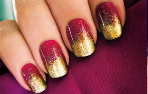 Estas decoraciones que puedes realizar son de una gran variedad, sin embargo, existe una combinación además, el plata se puede combinar con otros colores claros. Uñas decoradas colores oscuros - UñasDecoradas CLUB