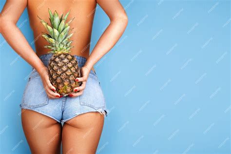Premium Photo Sexy Model Girl With Pineapple On Her Back