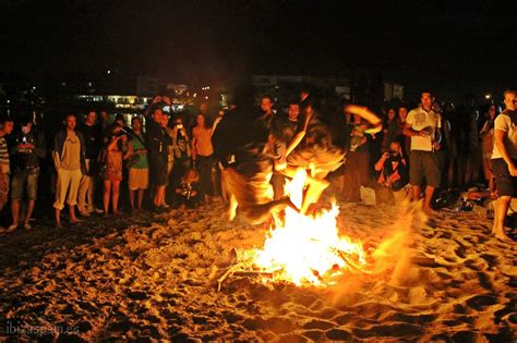 El festival tradicional boquense tuvo presentaciones de… La Noche de San Juan - The Ibizan