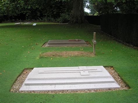 Graves In The Royal Burial Ground Frogmore The Graves In Flickr