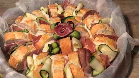 Maybe you would like to learn more about one of these? Cena veloce. Salva cena. Corona di baguette con speck e ...