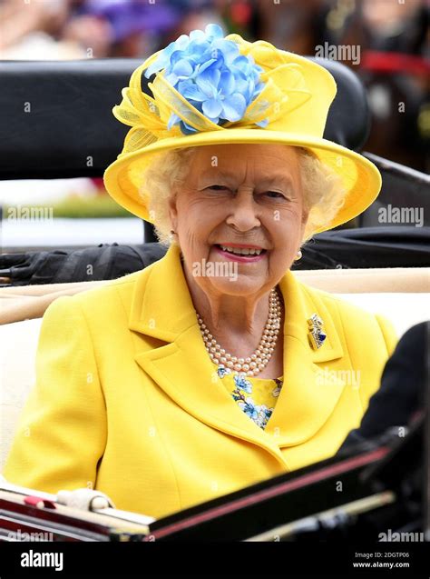Portrait Queen Elizabeth Eye To Camera Hi Res Stock Photography And