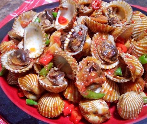 Masukkan air asam, saus tiram, gula dan garam, aduk rata. ASAM MANIS KERANG DARA - Resep Masakan nusantara