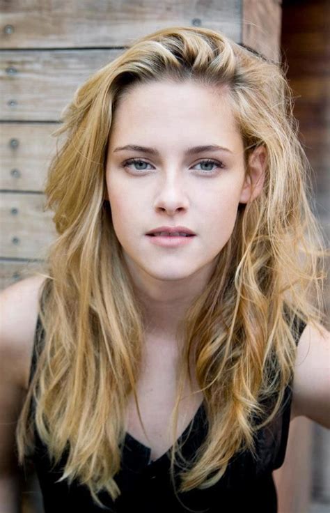Kristen stewart cut her hair into a short hairstyle and bleached it blonde with dark roots for the premiere of jeremiah terminator leroy at the toronto international film festival. Kristen Stewart Into the Wild Portraits at TIFF 2007 | Rob ...