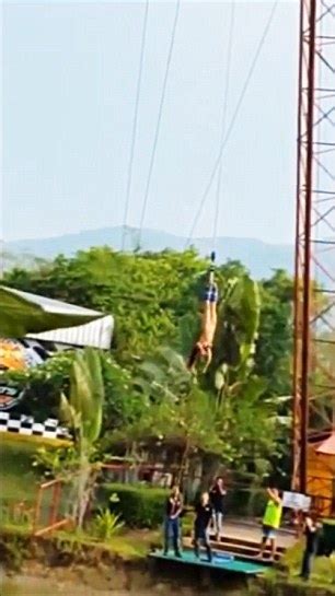 Thailandia Salta Nuda Dal Bungee Jumping Filmato Diventa Virale Blitz Quotidiano