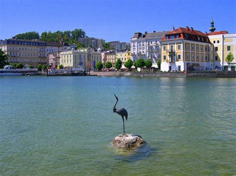 Traunsee traunstein gmunden austria, 4k ultra hd, traunsee austria, gmunden austria, traunsee lake austria, austria in 4k die historische stadt gmunden am traunsee. Gmunden am Traunsee, fotografiert ab der Seepromenade am ...