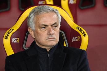 Calcio José Mourinho non è più l allenatore della Roma Radio Colonna