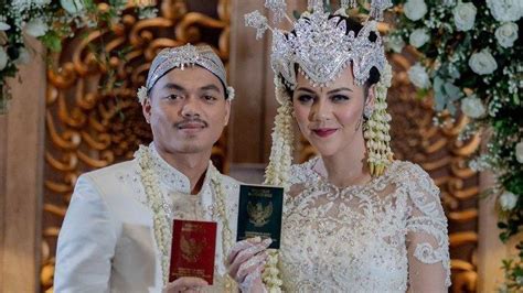 Ratu rizky nabila dan nadia christina saling sindir di instagram story. Artis Ratu Nabila Mengaku Dipukul dan Diminta Gugurkan ...