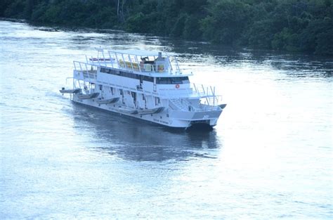 Passeio de barco no douro. Barco Hotel Cruzeiro Do Pantanal em Caceres ...